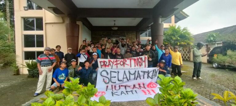 Dukungan dari Masyarakat Desa Kemiren Menjadi Dukungan Moril bagi Petugas Taman Nasional Gunung Merapi 6 Dukungan dari Masyarakat Desa Kemiren Menjadi Dukungan Moril bagi Petugas Taman Nasional Gunung Merapi