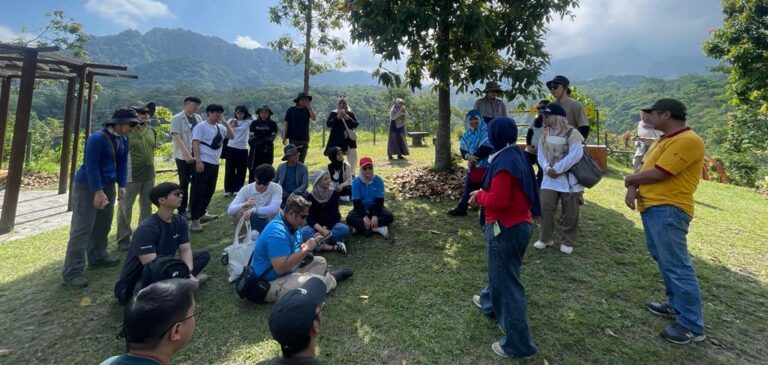 Oppa Korea dan Barudak Bogor Belajar Konservasi Alam di Plunyon 2 Oppa Korea dan Barudak Bogor Belajar Konservasi Alam di Plunyon