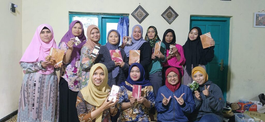 Road to HKAN : Kelompok Binaan TNGM Belajar Pengemasan dan Pemotretan Produk 1